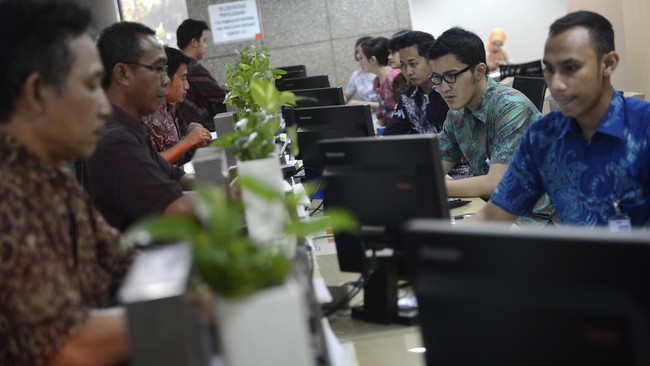 OJK akan membuat program financial inclusion bagi masyarakat yang belum memiliki tabungan dengan mengenakan biaya administrasi lebih rendah.