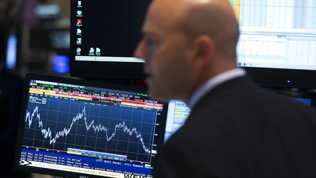 Indeks Dow Jones Industrial Average naik 36,02 poin ke level 18.595,03, dan indeks S&P 500 naik 9,24 poin atau 0,43 persen ke angka 2.173,02.