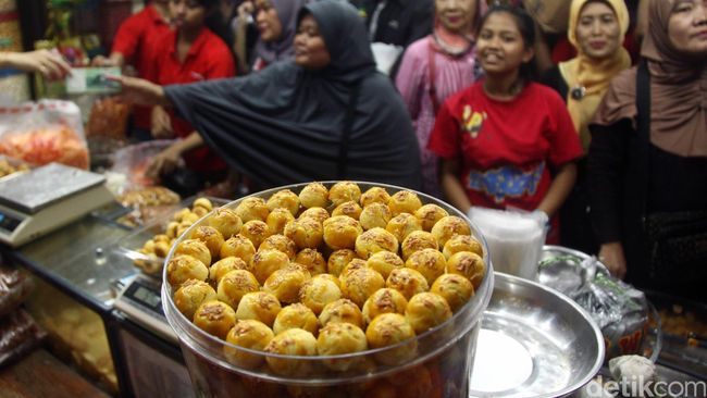 "Peraturan pangan di Indonesia terus berubah, hal ini menuntut para pelaku industri pangan harus memformulasikan kembali produk-produk mereka."