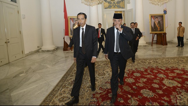 DPRD DKI Jakarta menerima pengunduran diri Jokowi. Tapi kritik dari fraksi-fraksi menghujani presiden terpilih itu.&nbsp;