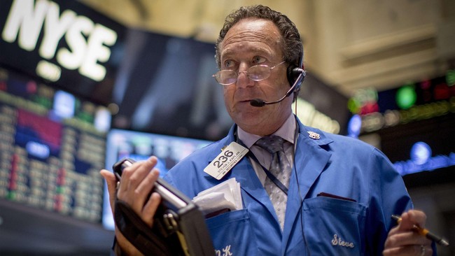 Bursa saham AS diperkirakan akan terus membaik karena data-data perekonomian negara itu yang positif dan perusahaan AS akan tergantung pasar domestik.