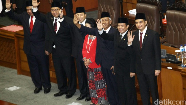 Setidaknya, menurut mereka ada dua nama dalam jajaran pimpinan yang memiliki potensi bisa melakukan upaya pelemahan terhadap Komisi Pemberantasan Korupsi.