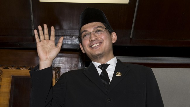 Lucky Hakim memulai karier sebagai aktor dan kemudian terjun ke politik. Ia sempat jadi kader PAN dan kini berlabuh di NasDem.
