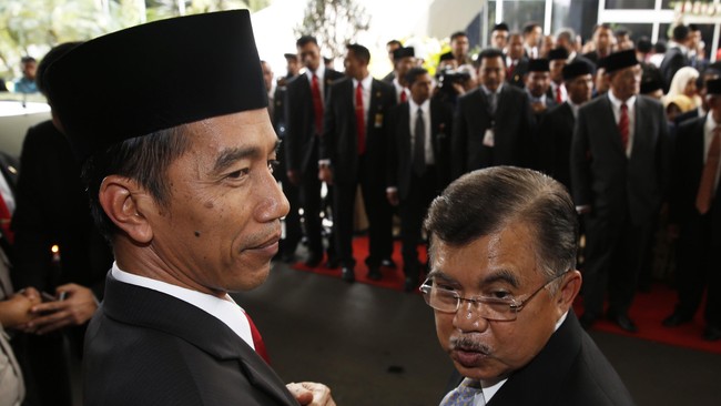 Sebanyak 40 ribu orang akan mengarak Jokowi dan Jusuf Kalla dari Gedung DPR setelah dilantik. Acara ini diprediksi menghabiskan biaya hingga miliaran rupiah.