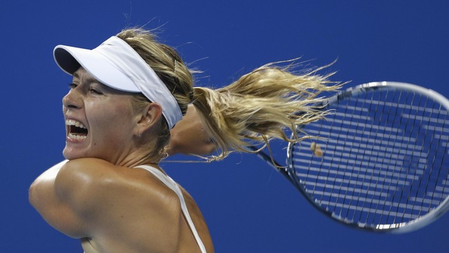 Petenis Rusia, Maria Sharapova, gagal melaju ke babak semifinal meski mampu mencatatkan kemenangan pertamanya di turnamen terakhir tahun ini, WTA Finals.