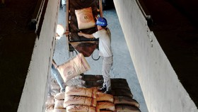 Pasar Lesu, Kinerja Emiten Semen Terpukul Hingga Kuartal III