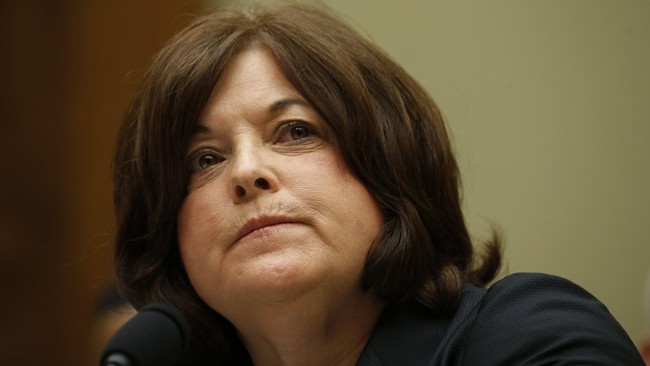 Julia Pierson memutuskan mengundurkan diri menyusul pelanggaran keamanan yang kerap terjadi, membahayakan keselamatan Barack Obama.