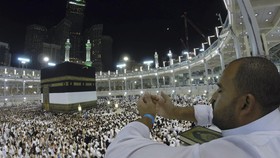 Saat Bisnis Umrah Lebih 'Gemerlap' dari Dunia Artis