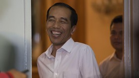 Senyum Lebar Jokowi Respons Isu Gabung PAN