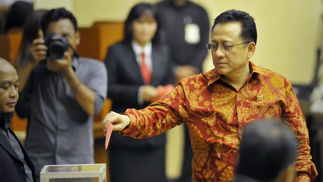 Ketua DPD RI Irman Gusman akan segera berkomunikasi dengan PKB terkait usul pembubaran DPD yang diajukan dalam PKB pekan lalu.