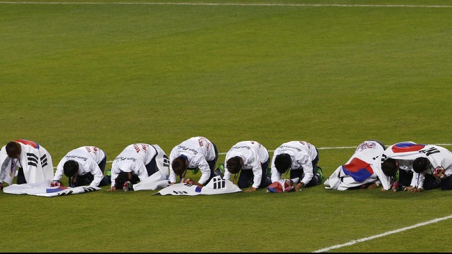 Korea Selatan memenangkan pertarungan bertensi tinggi melawan Korea Utara di final sepakbola Asian Games dengan gol tunggal di menit-menit akhir laga.