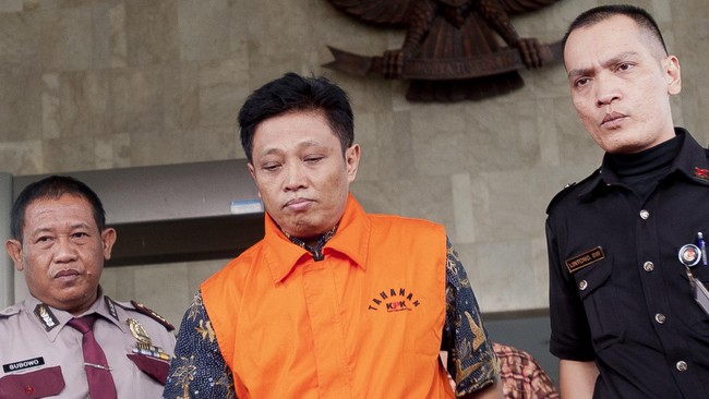 Tak hanya diganjar hukuman penjara selama enam tahun, Dirut PT Dutasari Citra Laras ini juga diminta uang pengganti senilai Rp 36.818 miliar.