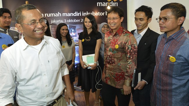 Dirut&nbsp;Bank Mandiri Budi Gunadi Sadikin menilai Mantan Gubernur Bank Indonesia Darmin Nasution pantas menduduki Menteri Kordinator Bidang Perekonomian.
