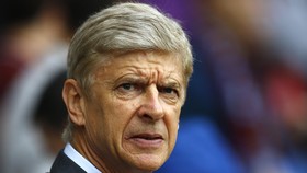 Wenger Tak Khawatir Rekor Buruk Lawan Mou