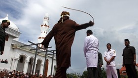 Pemerkosa Anak di Aceh Ambruk Dihukum Cambuk 150 Kali