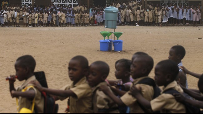 Mali, jadi negara keenam di Afrika Barat yang terkena Ebola, setelah anak perempuan berusia 2 tahun di sana positif mengidap&nbsp;virus mematikan itu.