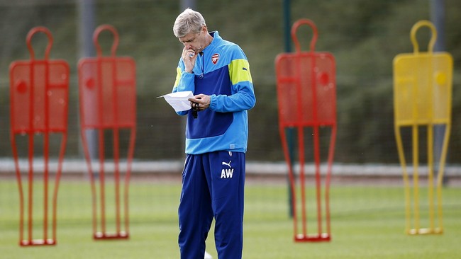 Arsene Wenger sadar pertahanan Arsenal sepanjang musim ini buruk. Ia ingin tambahan bek untuk melapis pertahanan di bursa transfer Januari.
