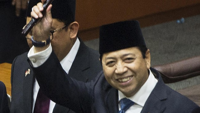 Sebelum Mahkamah Kehormatan Dewan menjatuhkan sanksi bagi dia, politikus Golkar Setya Novanto memilih untuk meletakkan jabatannya selaku Ketua DPR.