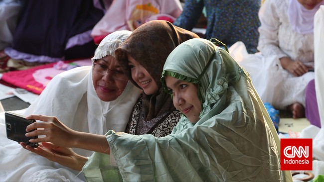 Muhammadiyah memutuskan awal Ramadan hari Kamis. Sementara Kementerian Agama baru akan memutuskannya pada sidang istbat sore nanti.