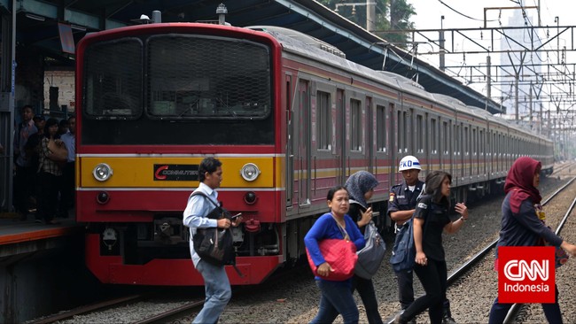 Kepala Stasiun Tanah Abang, Cahyono, mengatakan tak terjadi lonjakan penumpang yang terjadi di Stasiun Tanah Abang.