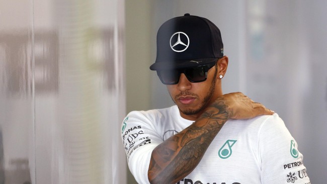 Memasuki balapan terakhir di Grand Prix Abu Dhabi, ayah Lewis Hamilton menyarankan agar anaknya meraih posisi dua ketimbang menjadi juara.