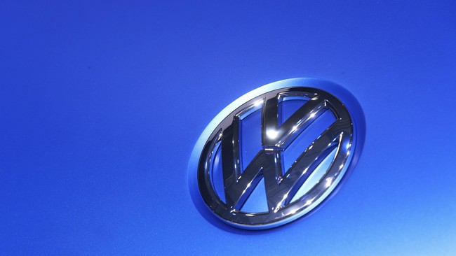 Perebutan kekuasaan di puncak Volkswagen AG, perusahaan otomotif terbesar di Eropa, memanas. CEO saat ini, Martin Winterkorn tak mau turun turun.
