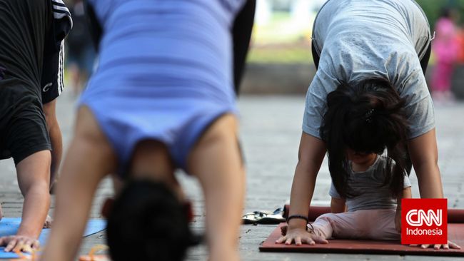 Tubuh dan pikiran adalah satu kesatuan. Gerakan yang mengkombinasikan pikiran dan gerak tubuh seperti yoga disebut ampuh mengatasi nyeri punggung bawah.