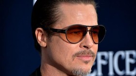 Pamer Vokal di Acara Gala, Brad Pitt Tampak Wagu