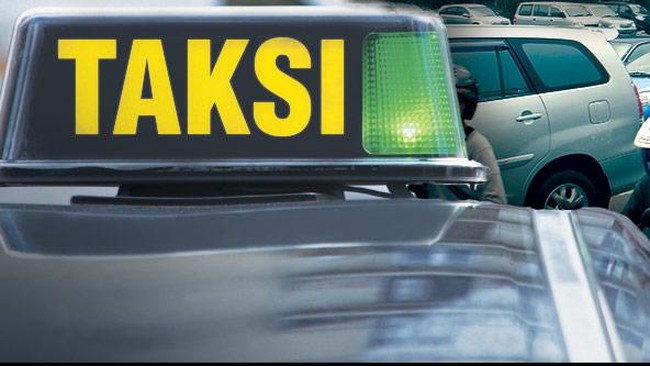 Operator taksi memilih untuk mengenakan tarif batas bawah sebagai bentuk penyikapan sementara dari penurunan harga premium.