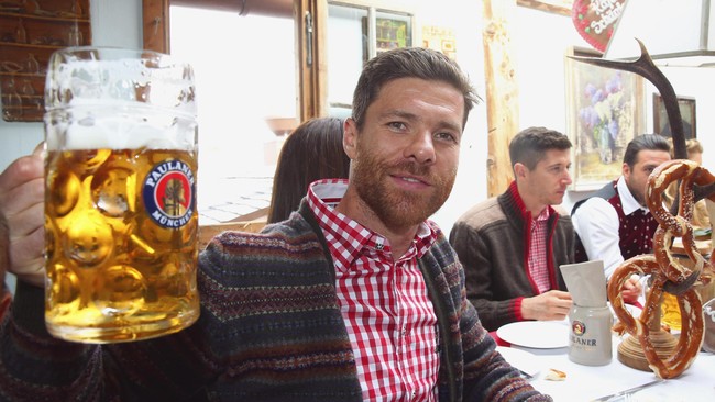 Pelatih Bayern Munich Pep Guardiola memberikan janji khusus untuk Xabi Alonso di ulang tahun yang ke-33 gelandang sentral asal Spanyol tersebut hari ini.