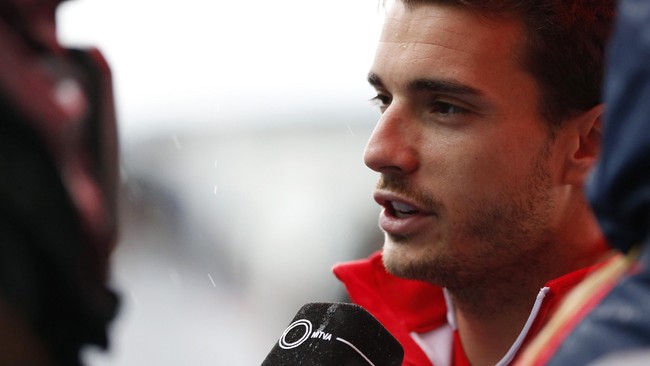 Ayah dari Jules Bianchi masih belum mampu menyaksikan balapan Formula 1 atau melihat foto-foto kecelakaan yang merenggut nyawa putranya.