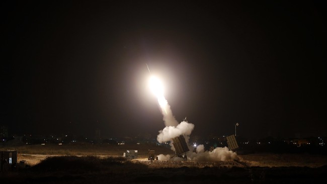 Ukraina akan memulai uji coba rudal yang berlangsung selama dua hari di dekat Semenanjung Crimea, membuat militer Rusia bersiaga tinggi.