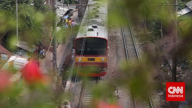 Ribuan orang pengguna KRL commuterline tergabung dalam komunitas KRL Mania. Berkat komunitas ini, KRL commuterline kini semakin menuju apa yang kita harapkan.