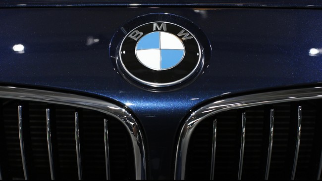 BMW menarik 110 ribu unit mobilnya yang beredar di Jepang setelah juga terdeteksi bermasalah dengan airbag produksi Takata Corps.