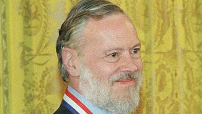 Saat Steve Jobs meninggal seluruh dunia berkabung. Berbeda dengan kematian Dennis Ritchie yang dilupakan, padahal karyanya telah mengubah teknologi.
