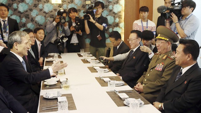 Reuni warga yang terpisah saat Perang Korea menjadi ajang temu-kangen rakyat Korut dan Korsel. Banyak dari mereka yang tidak menyangka keluarganya masih hidup.