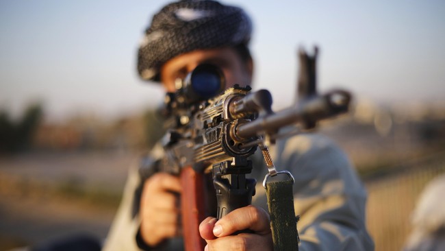 Peshmerga menjadi pertahanan utama suku Kurdi di utara Irak melawan serangan militan ISIS. Mereka bekerja sama dengan militan Kurdi dari negara lain.