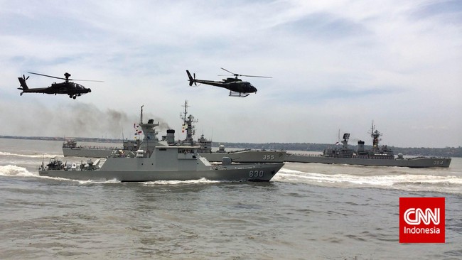 TNI menggelar upacara ulang tahun ke-69 di Surabaya. Berbagai alat tempur dipamerkan. Termasuk spanduk perpisahan untuk Presiden SBY.