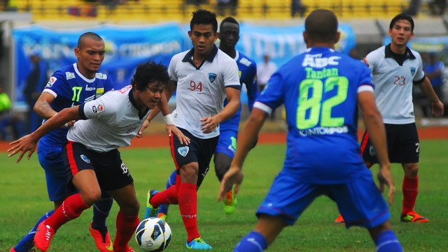 PBR memastikan tiket ke babak semifinal Liga Super Indonesia 204 usai mengalahkan Persib, Kamis (30/10). PBR pun menyusul Persib yang sudah lolos lebih dulu.