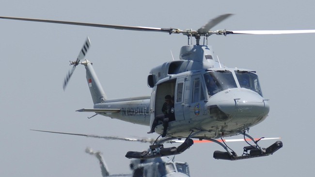 Dari informasi awal, helikopter jenis  Bell 412 EP No. HA-5171 jatuh sekitar 17.20 Waktu Indonesia Bagian Tengah dengan membawa 13 manifest.