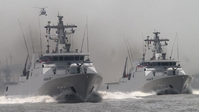 KRI Bung Tomo Tangkap Kapal Ikan Vietnam Pencuri 1 Ton Ikan KRI Bung Tomo 357 menangkap kapal ikan berbendera Vietnam yang diduga tengah mencuri satu Ton ikan dari ZEE Indonesia.