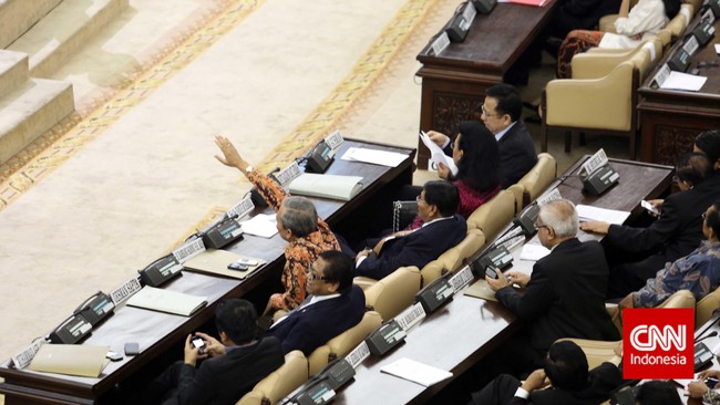Investor asing dan domestik sedikit resah dengan&nbsp;dinamika politik Indonesia yang memanas, namun untuk jangka panjang, Indonesia masih cukup menjanjikan