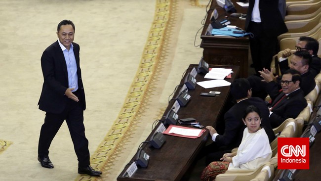 Ketua MPR Zulkifli Hasan menampik ada agenda penting hingga harus bertemu Menteri Hukum dan HAM Yasonna Laoly.