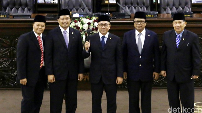 Pimpinan MPR berharap pelantikan presiden terpilih Joko Widodo dan wakilnya Jusuf Kalla berlangsung lancar dan tidak diganggu aksi boikot.