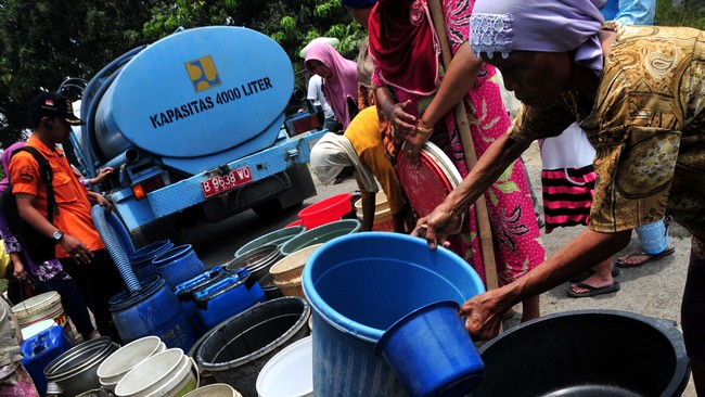 Kementerian Pekerjaan Umum dan Perumahan Rakyat menargetkan seluruh masyarakat Indonesia bisa mengakses air bersih pada 2019.