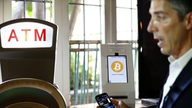 Terlalu Banyak Dijual, Nilai Bitcoin Jeblok