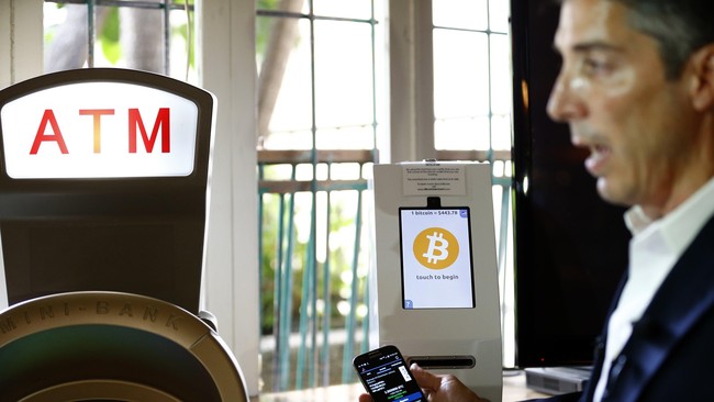 Penurunan harga Bitcoin dalam waktu beberapa bulan terakhir ini dikarenakan terlalu banyak orang yang mengambil keuntungan dengan menjual Bitcoin.