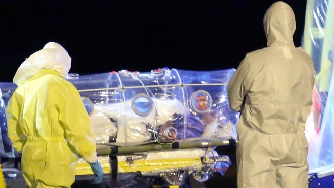 Rumah Sakit Umum Daerah Pare, Kediri, Jawa Timur, sedang merawat warga berusia 45 tahun di ruang isolasi yang diduga mengidap virus Ebola.