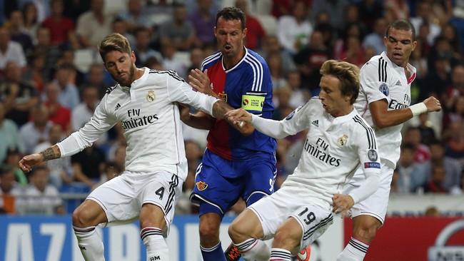Bek andalan tim nasional Spanyol dan Real Madrid, Sergio Ramos, harus absen di laga kualifikasi Piala Eropa karena cedera. Posisinya digantikan Marc Batra.