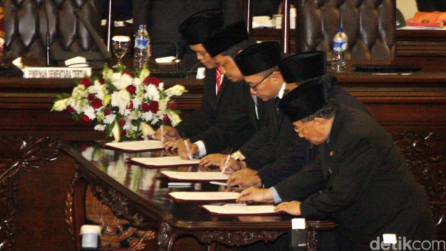Ketua MPR Zulkifli Hasan menyatakan pelantikan Jokowi sebagai presiden tak bakal gagal karena alasan apapun. Sejumlah langkah disiapkan untuk antisipasi.